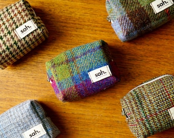Mini nécessaire em formato de caixa, feita à mão na Escócia, em tartan Harris Tweed – Bolsa para cosméticos em lã escocesa.