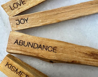 Engraved Palo Santo Sticks | 4 Manifestation Sticks | Palo Santo Wood | Energy Cleansing | Natural Sticks for Spirituel Healing | Wish Kit