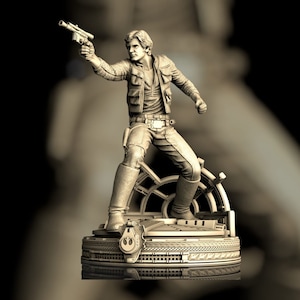 Op de afbeelding: Gedetailleerd beeldje van een personage uit een sciencefictionfilm, met een blasterpistool. Het beeldje staat in een dynamische pose op een cirkelvormige basis met een gedetailleerd ontwerp. Het beeldje draagt een jas, broek en laarzen.