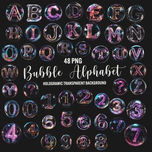 Puede incluir: Un conjunto de 48 imágenes PNG que presentan un alfabeto y números de burbujas, cada uno con un efecto holográfico. Las letras y los números están sobre un fondo transparente, con un fondo oscuro.