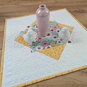 Sommer gesteppte Tischdekoration, Tischläufer Floral, Mitteldecke, festliche Tischdecke,  quadratisches Tischset,