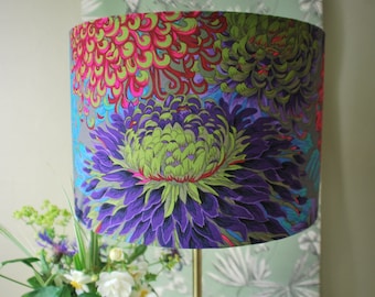 Handgefertigter Kaffe Fassett Floral Lampenschirm: Japanische Chrysantheme Baumwolle