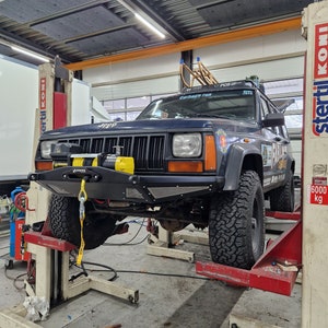 Planes de parachoques de cabrestante de bricolaje - Jeep XJ Cherokee con parrillas - Cad Dxf Step Solidworks