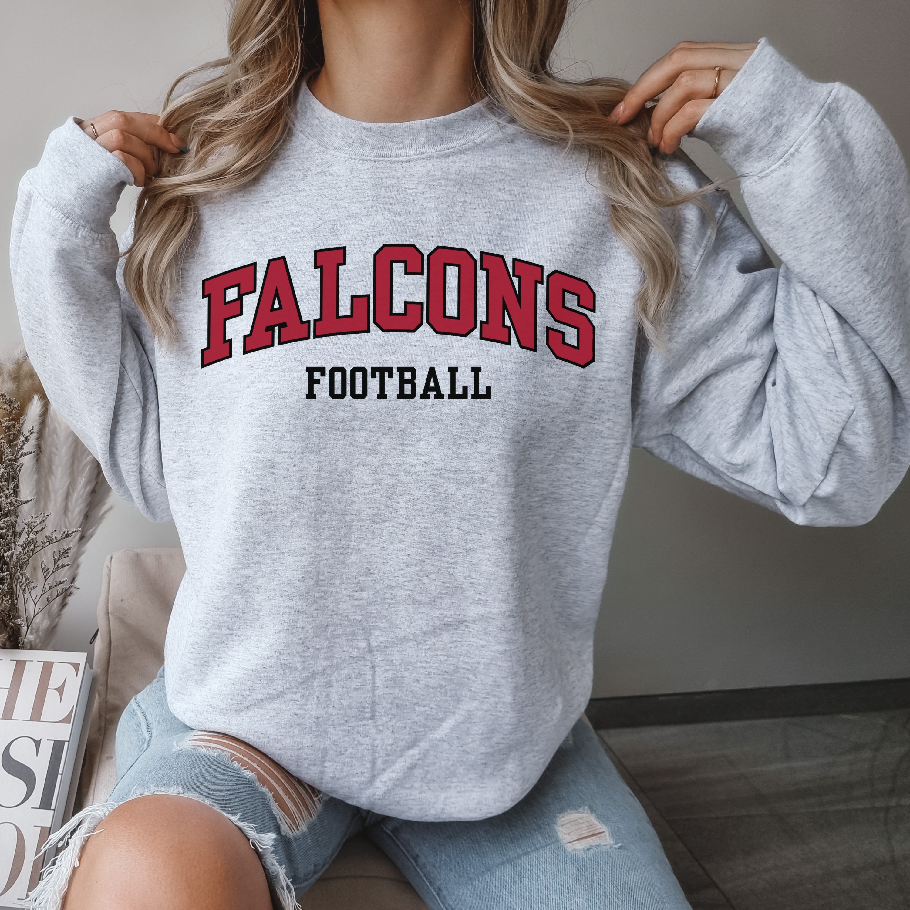 Gildan Falcons ash gray crewneck sweatshirt, Falcons Crewneck, Falcons sweatshirt, Falcons shirt retro vintage style, Falcons fashion