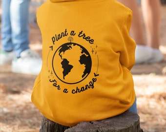 Unterstützen Sie den Klimaschutz-Aktivismus mit dem Rundhals-Sweatshirt „Plant A Tree For A Change“, einem personalisierten Sweatshirt für Sie, Ihn oder Naturliebhaber