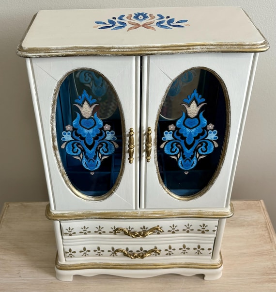 Large ivory hand painted upcycled jewelry box, Ladies jewelry box, Girls jewelry box, Tabletop jewelry box, gift for her, vintage