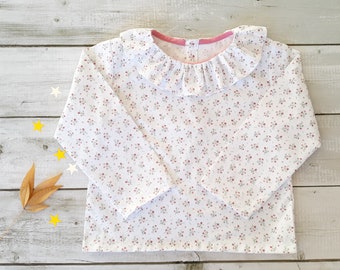 Blouse blanche à petites fleurs