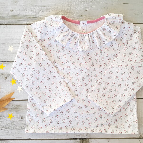 Blouse blanche à petites fleurs