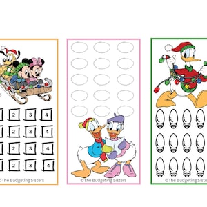 Può includere: Tre fogli di budget a tema natalizio con personaggi Disney. Un foglio presenta Topolino, Minnie e Pluto su una slitta. Un altro presenta Paperino e Paperina. Il terzo presenta Paperino con luci natalizie. Ogni foglio ha caselle numerate.