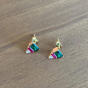 Pendientes de botón con joyas, pendientes de joyas pequeñas, pendientes de botón con esmeraldas, pendientes de botón de acero inoxidable