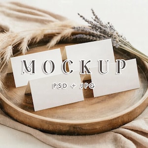 Mockup de cartão de lugar para casamento, conjunto de mockup de cartão de lugar dobrável em forma de tenda, cartão de lugar com nome para aniversário ou chá de bebê em PSD, mockup de cartão de lugar para mesa de evento