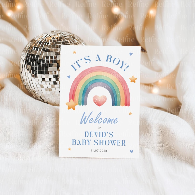 Puede incluir: Una tarjeta de invitaci&oacute;n a un baby shower con un dise&ntilde;o de arco&iacute;ris en acuarela. La tarjeta dice "IT'S A BOY!" y "Welcome to DEVID'S BABY SHOWER". La tarjeta presenta corazones y estrellas, con la fecha 11.07.202x.