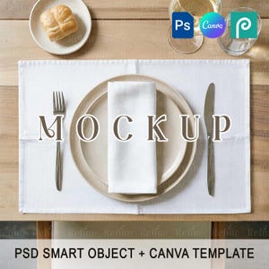 Puede incluir: Un mantel individual rectangular blanco con un plato redondo centrado, una servilleta blanca doblada, un tenedor de plata a la izquierda y un cuchillo de plata a la derecha. La palabra MOCKUP aparece superpuesta. Se ve un panecillo en un plato.