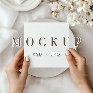 Vierkante kaartmodel, PSD-kaart voor bruiloft of cadeaukaart, wenskaartsjabloon voor uitnodiging, minimalistische vierkante uitnodiging bewerkbare digitale mockup voor ontwerpers