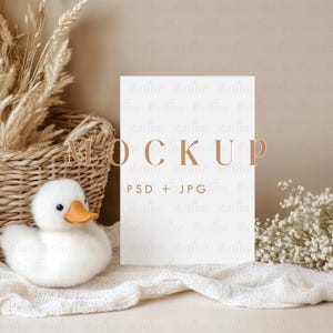 Rustikale Babyparty Einladung Mockup PSD, 13x18 Kinderzimmer Karte Mockup, Erster Geburtstag Kinder Einladen Vorlage, Boho Baby Event Briefpapier Mockup