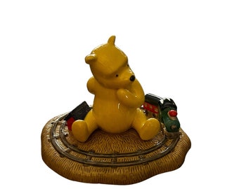 Royal Doulton, Winnie the Pooh, „Toot Tut Went The Whistle“. 2003