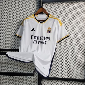 Real Madrid Weißes Heimtrikot 2023/2024, neue Version, Fans Rp, offizielle Retro-Weiße Bild 2