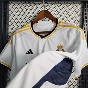 Real Madrid Weißes Heimtrikot 2023/2024, neue Version, Fans Rp, offizielle Retro-Weiße Bild 3