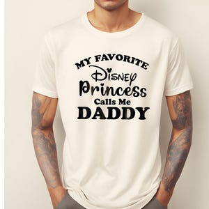 Camiseta "Mi princesa favorita me llama papi", Camiseta para papá, Regalo para papá primerizo, Camiseta para papá, Camiseta de vacaciones, Vacaciones familiares en Disney imagen 2
