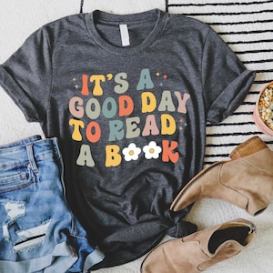 Its A Good Day To Read T-shirt, Books Shirt, Book Lover Shirt, Bookworm Shirt,Motivational Tee, Librarian T-shirt, Gift T-shirt, Teacher Tee