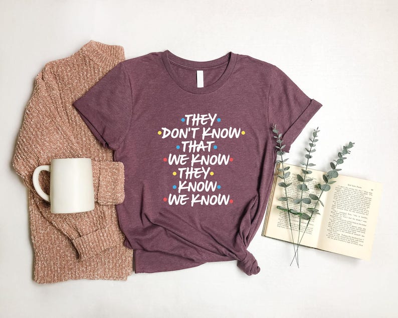 They Don't Know That We Know They Know We Know Shirt, Chandler Shirt, Funny Friends Shirt, Phoebe Shirt, Funny Shirt afbeelding 3