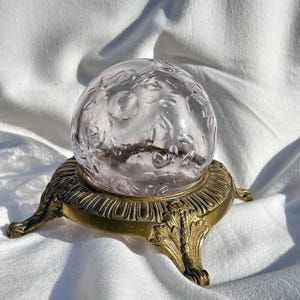 Sfera di cristallo trasparente, sfera di vetro vintage per la divinazione, con supporto in ottone, antica sfera decorativa per altare domestico, stile antico