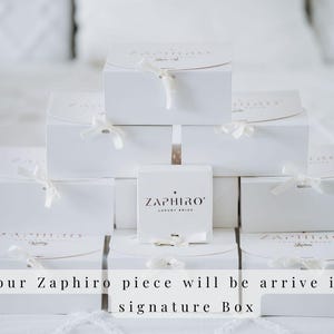 Pinza para el cabello con lazo de tul blanco y detalles de perlas, accesorio nupcial estilo princesa, elegante cinta fluida para el cabello. imagen 10
