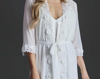 Lace Bridal Robe White Satin Bride Getting Ready Kimono Elegant Short Wedding Morning Outfit Bridal Shower Gift Honeymoon Nightwear