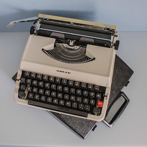 Arbeitsschreibmaschine Adler, Vintage Schreibmaschine Made in Germany mit Koffer, 1960er Jahre