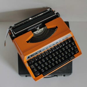 Seiko typewriter, Silver Reed 280, Vintage Working Typewriter with Case, Orange Typewriter, Manual Typewriter