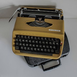 Privileg 270 Schreibmaschine, tragbare Arbeitsmaschine, Vintage Schreibmaschine mit Koffer, 1970er Jahre
