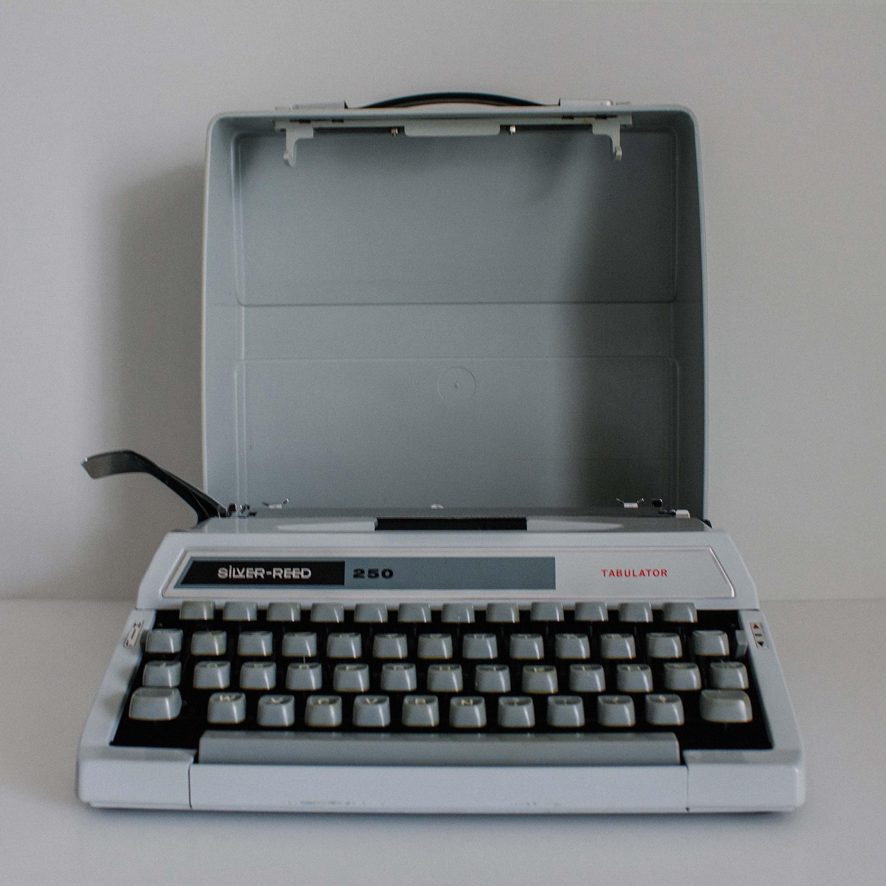 Silver Reed Typewriter - Etsy