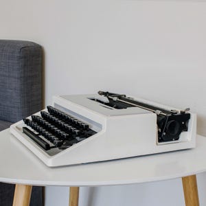 Olivetti typewriter, portable working typewriter, vintage typewriter with case, 1960s