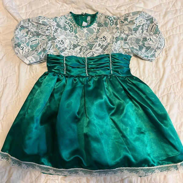 Beautiful Emerald/Lace/Pearl accented tiered empire waist party/formal dress-2T