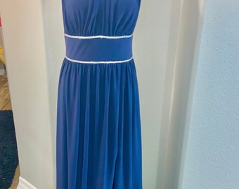 Gorgeous Formal  Gown by High-Fashion Designer Oleg Cassini - size 6