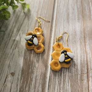 Hangoorbellen klei bij lente zomer | Honingraatoorbellen van klei