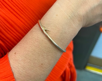 Everyday wear   9ct Gold kiss embroidered Bangle
