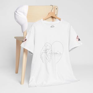 母の日ひまわりファミリーTシャツ – お母さんへの心温まるギフト、心地よいガーデンシーンTシャツ、ユニセックスの自然シャツ、家族の集まりに最適