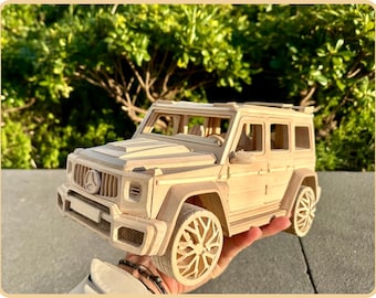 Modelo de coche Mercedes G63 de madera de tilo hecho a mano, escala 1:13