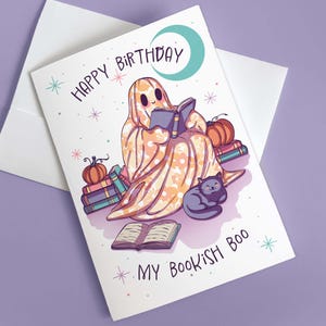 Biglietto di auguri di compleanno stampabile per gli amanti dei libri, per la fidanzata o il fidanzato, con busta 5x7, regalo di compleanno per bibliotecari inquietante e carino con fantasma di Bookish Boo