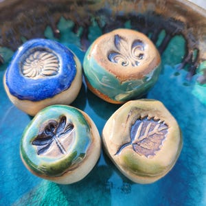 Tränkesteine für Vogel-,Insekten- und Bienentränken, 4 Stück , ca. 3 -4  cm, türkis, blau, grün, frostsicher!