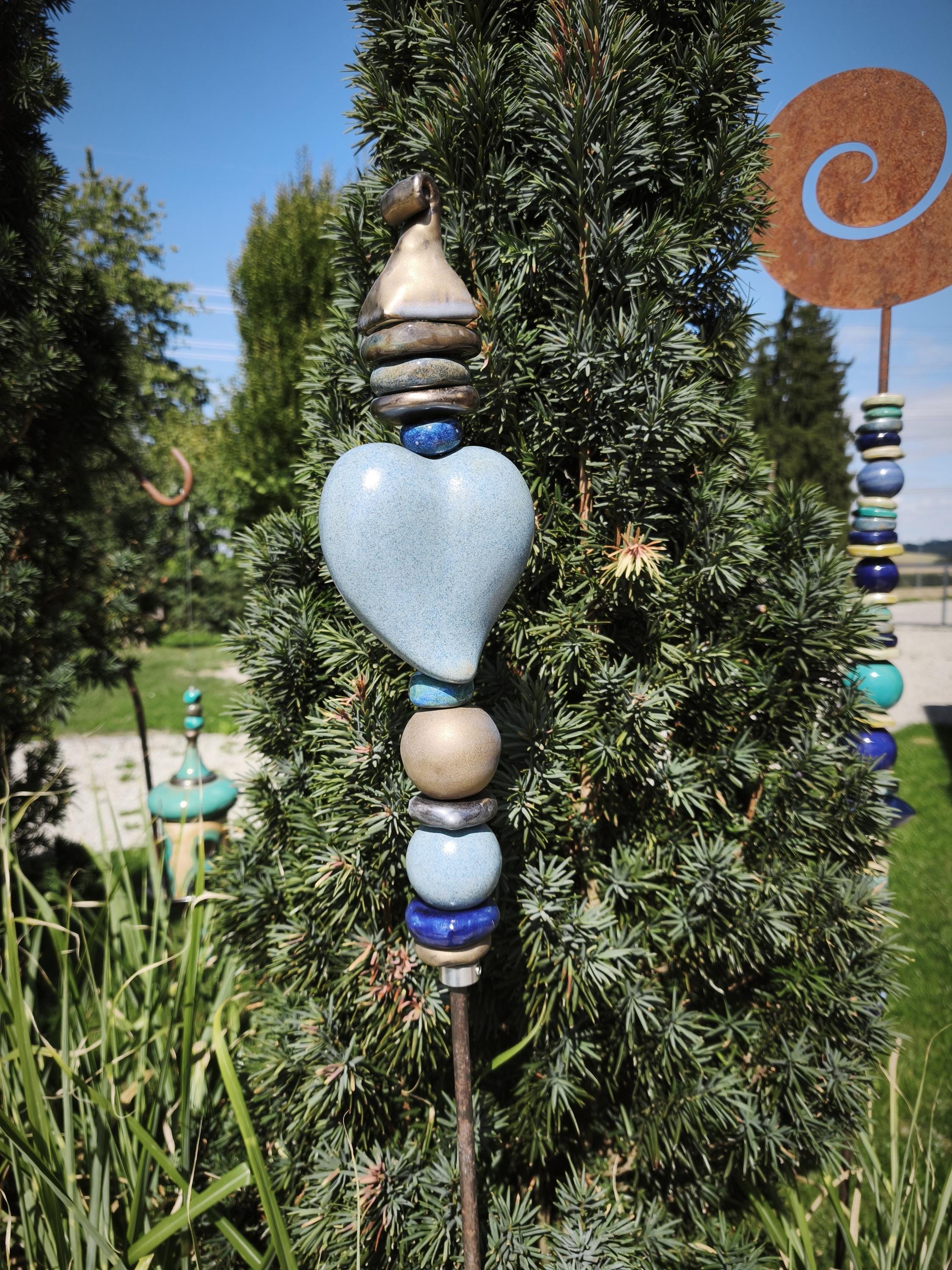 Gartenstele, dekoration aus keramik