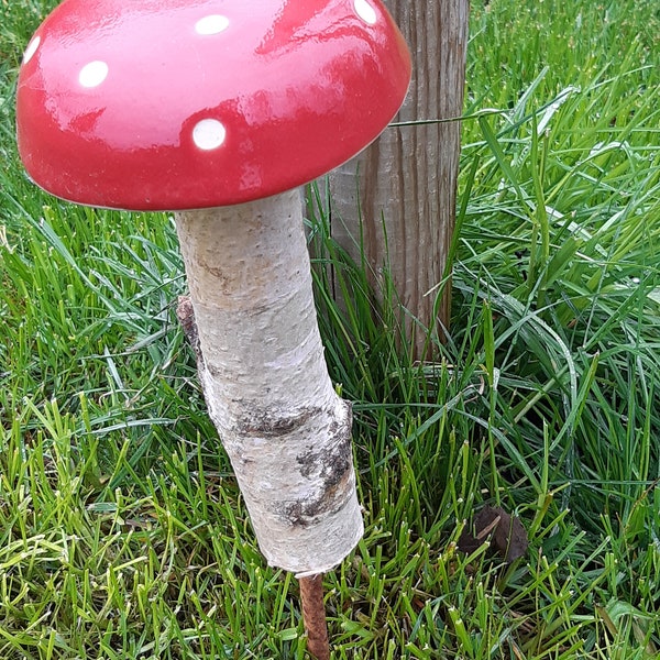 Fliegenpilz, Keramik, Gartendeko, mit Birkenstamm, Kappe flach, Gr. M