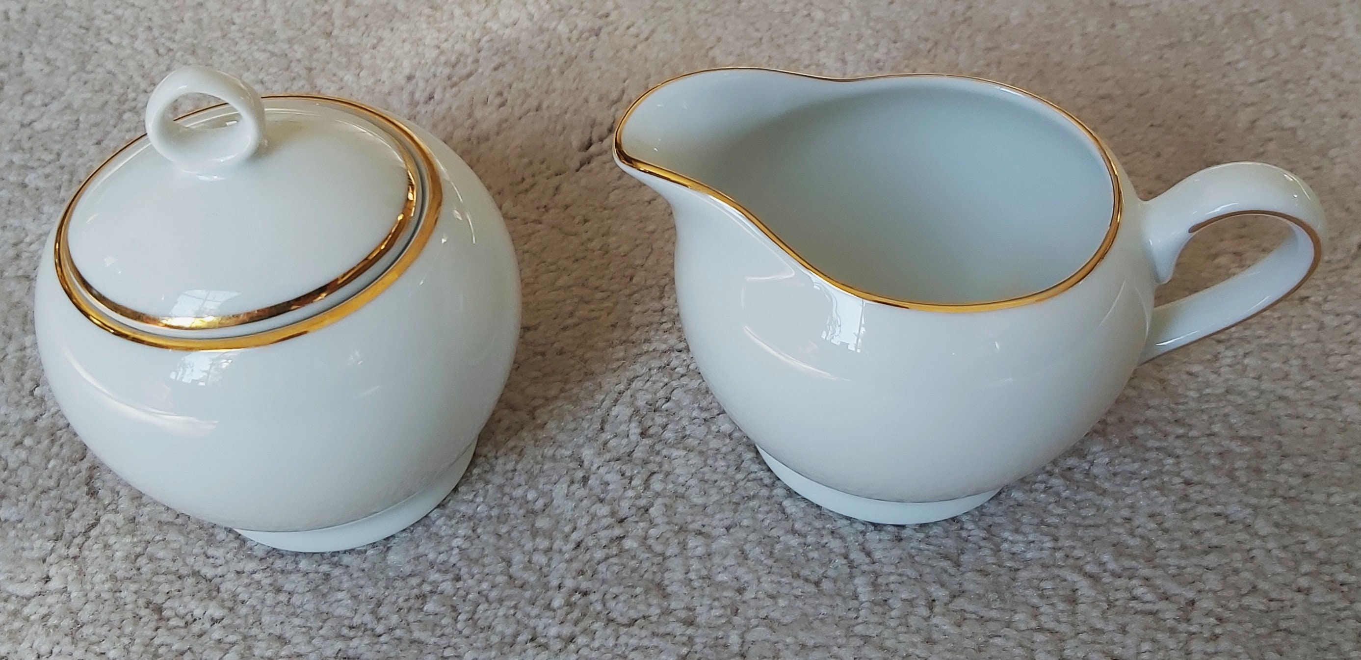 ロイヤルドルトン シンプルゴールドパターン クリーマー＆蓋付き 