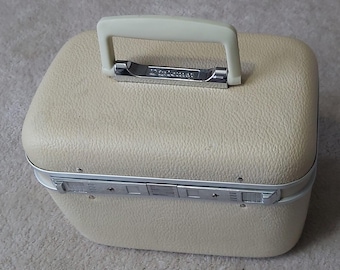Vintage Diplomat Brand Cream Coloured Train Cosmetic Case