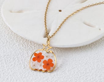 Halloween Pumpkin Necklace with Star Accent, Real Flowers in Resin, Custom Halloween Necklace, Halloween Party Gift