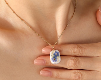 Baroque Pearl Forget Me Not & Baby’s Breath Necklace, Real Pressed Flower Ocean Jewelry, Elegant Coastal Resin Pendant Gift for Her