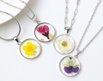 Custom Birth Flower Necklace, Wedding Month Jewelry, August Jewelry, Real Dried Flower Pendant, Personalized Bride Necklace, Bridesmaid Gift