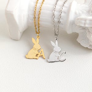 Colar personalizado com inicial delicada de coelho, colar personalizado com letra de coelho em prata esterlina, colar de Páscoa, presente de aniversário, presente de boa sorte