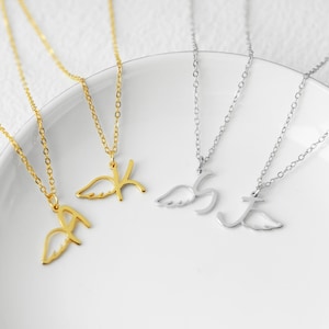 Benutzerdefinierte Engel Flügel Halskette, Engel Flügel Brief Halskette, Beileid Geschenk, Erinnerung Geschenke, personalisierte Trauer Geschenk, Baby Verlust Geschenk